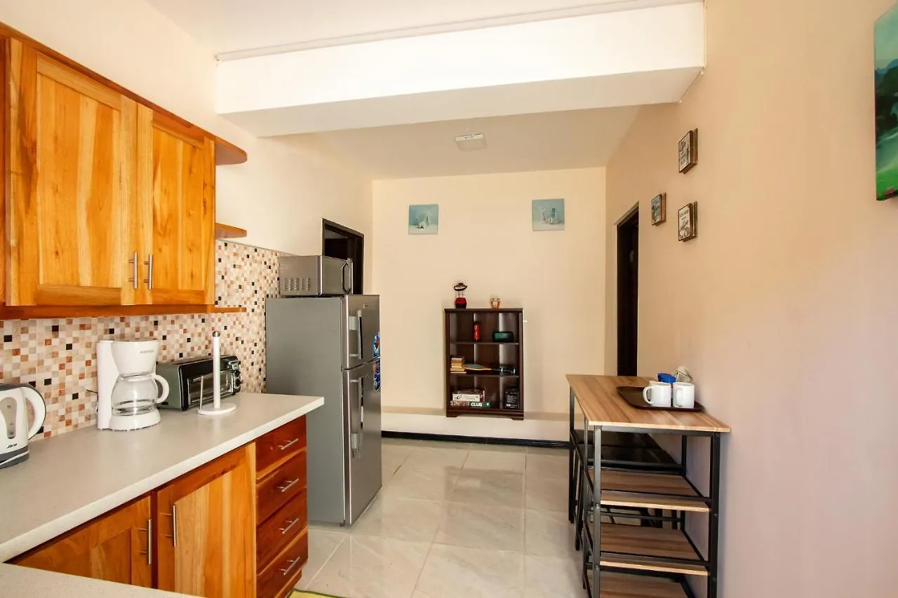 876 Ja Oasis & Homestay - By Kingston Airport