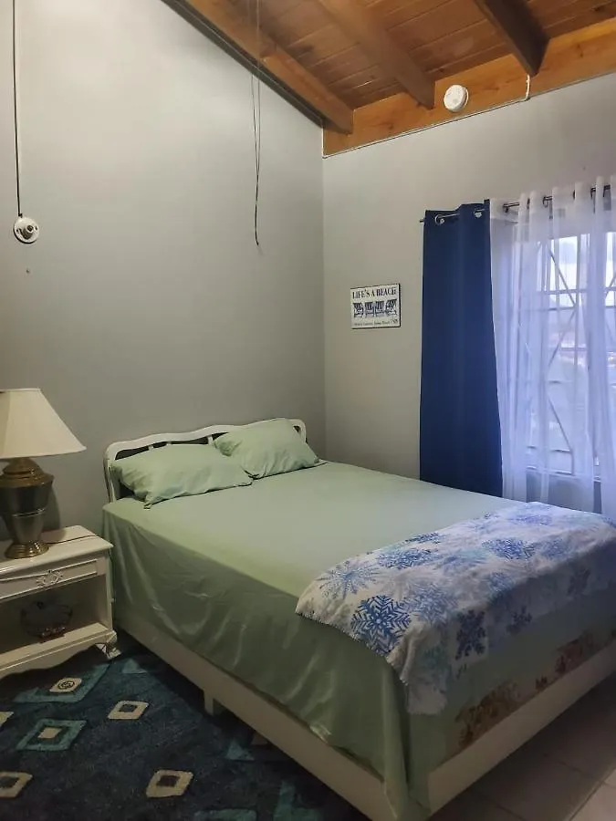 876 Ja Oasis & Homestay - By Kingston Airport
