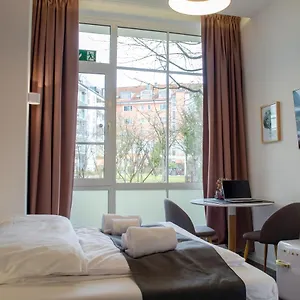 brand-new-apartment-near-park-and-river.com-bavaria.com/